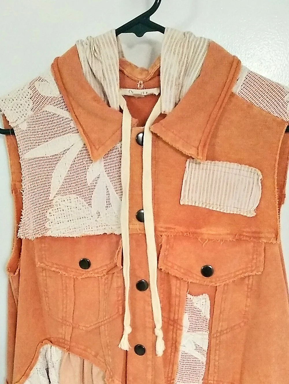 Oli & Hali Hooded Layering Vest in Orange & Cream Size Small - Picture 8 of 8